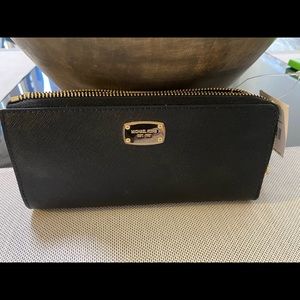 NWT. Michael Kors zippy wallet .   Black